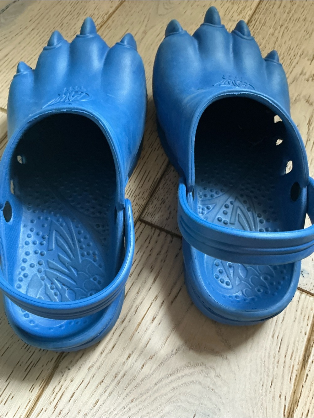 CLAWZ Clogs Blue Fun Monster Feet Adult size M4/W6 - Picture 3 of 7